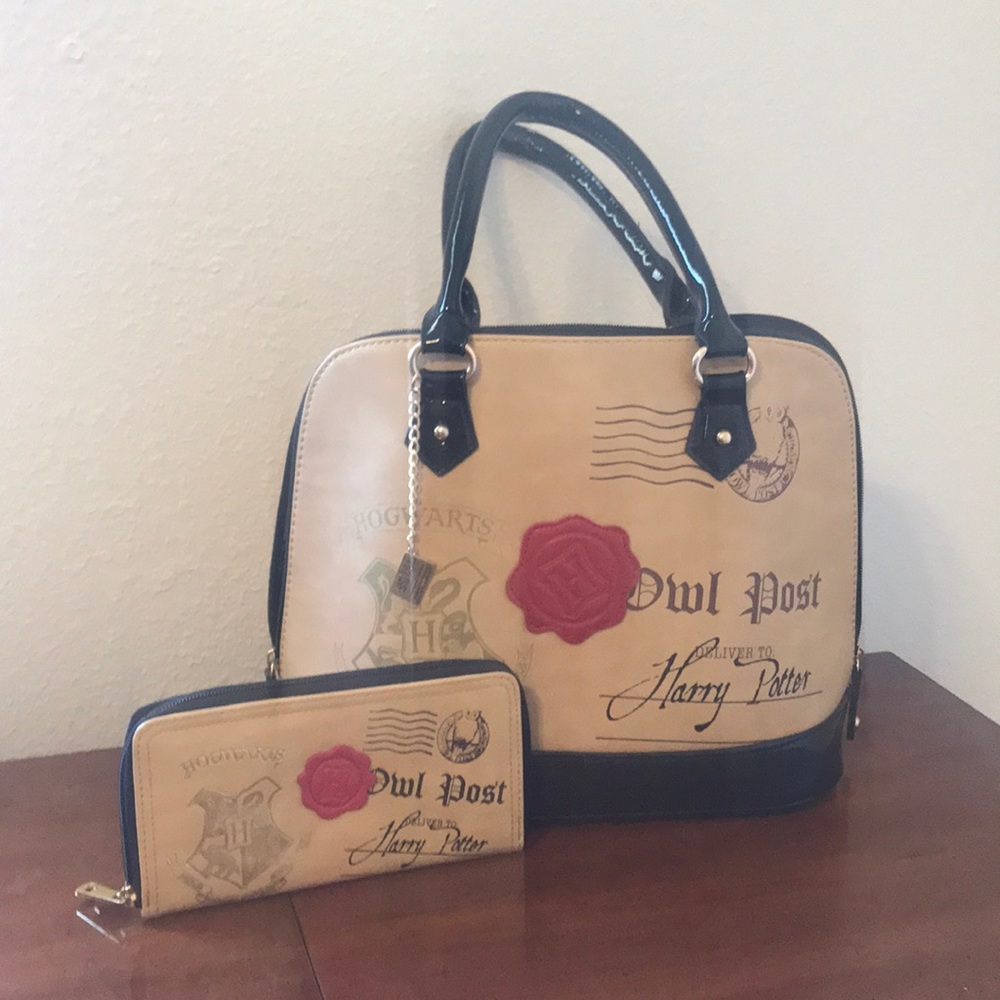 Owl Post purse and wallet set.